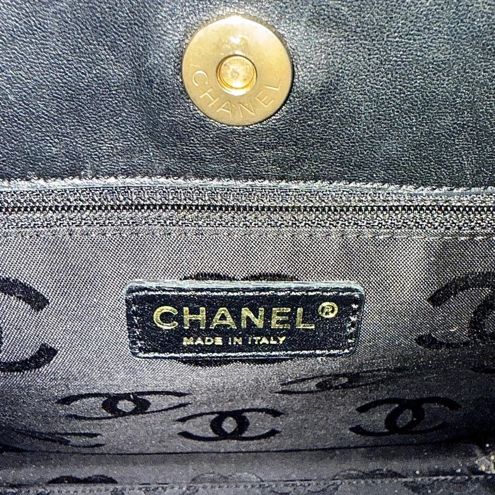 🔥SOLD🔥CHANEL Camelia Enamel Tote Bag - Picture 11 of 17